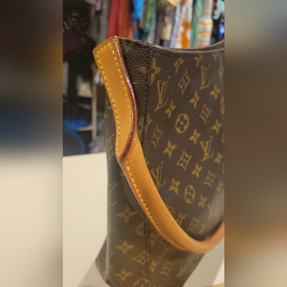 Louis Vuitton Monogram Looping GM One Strap Bag - Picture 2 of 10